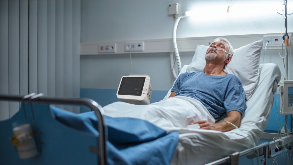 bm3-patient-monitor-in-clinical-use-at-bedside BM3 patient monitor in clinical use at hospital bedside with healthcare professional monitoring patient vital signs